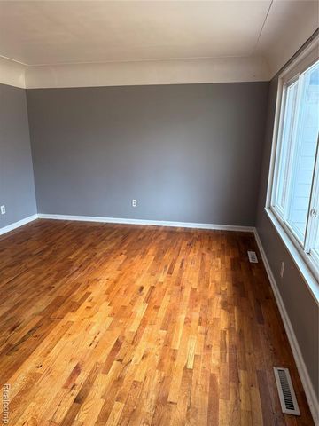 2425 Nerredia Street, Flint, MI 48532