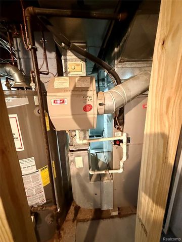 2425 Nerredia Street, Flint, MI 48532