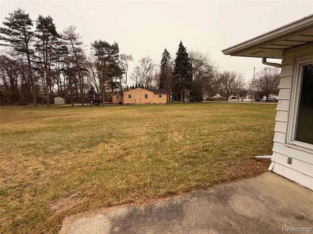 2425 Nerredia Street, Flint, MI 48532