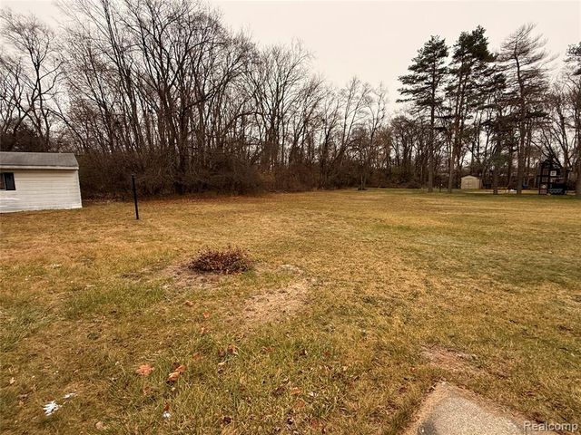 2425 Nerredia Street, Flint, MI 48532