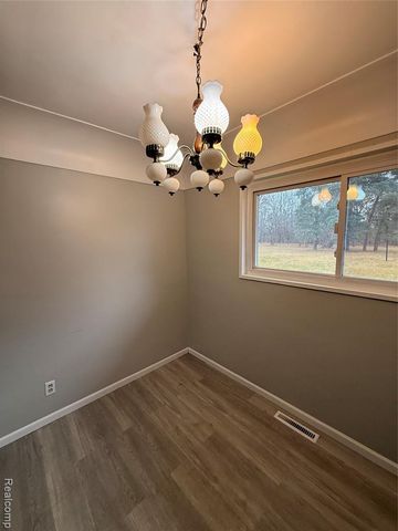 2425 Nerredia Street, Flint, MI 48532