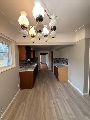 2425 Nerredia Street, Flint, MI 48532