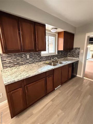 2425 Nerredia Street, Flint, MI 48532