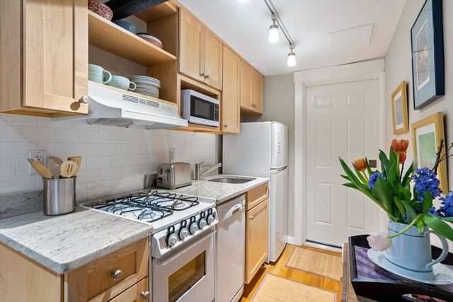 20-22 Concord Ave B, Cambridge, MA 02138