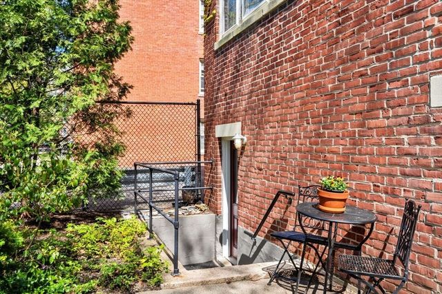 20-22 Concord Ave B, Cambridge, MA 02138