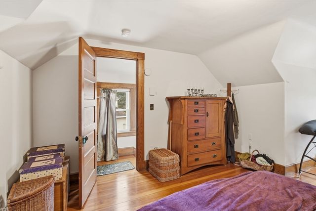 52-54 Everett St, Easthampton, MA 01027