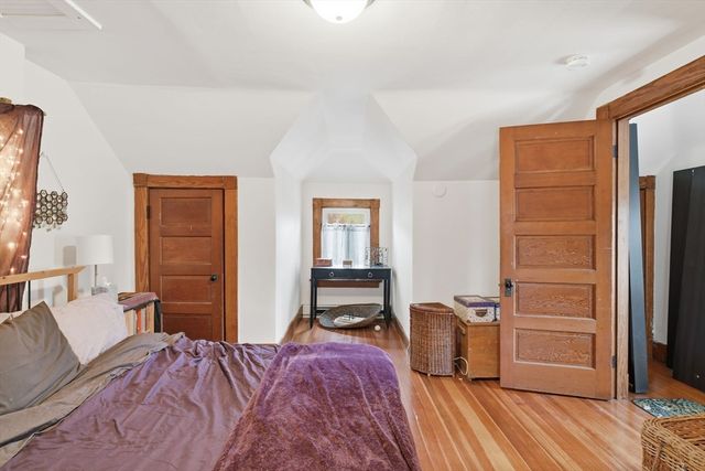 52-54 Everett St, Easthampton, MA 01027