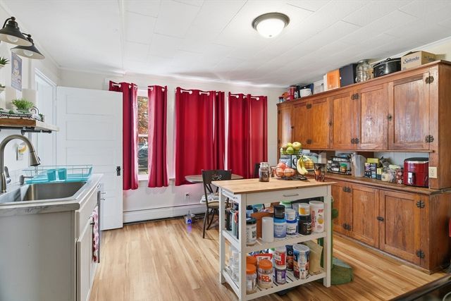 52-54 Everett St, Easthampton, MA 01027