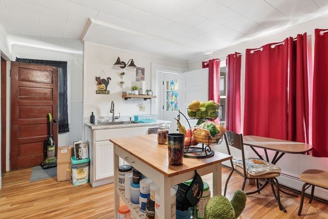 52-54 Everett St, Easthampton, MA 01027