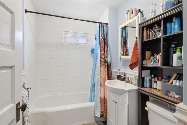 52-54 Everett St, Easthampton, MA 01027