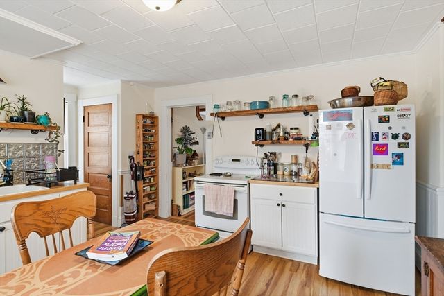 52-54 Everett St, Easthampton, MA 01027