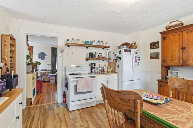 52-54 Everett St, Easthampton, MA 01027