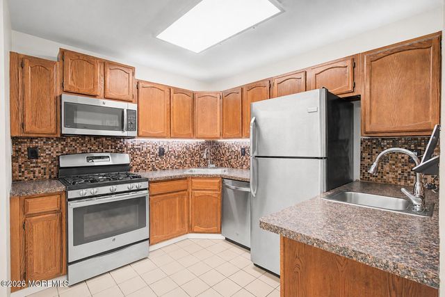 521 Woodbine Lane, Lakewood, NJ 08701