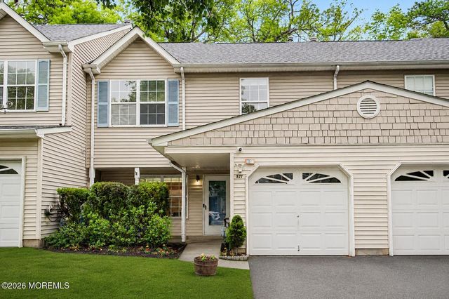 521 Woodbine Lane, Lakewood, NJ 08701