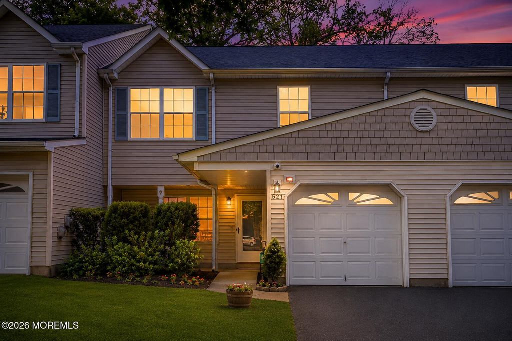 521 Woodbine Lane, Lakewood, NJ 08701