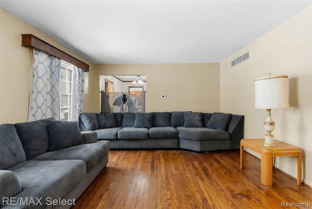 5189 Otsego Street, Burton, MI 48509