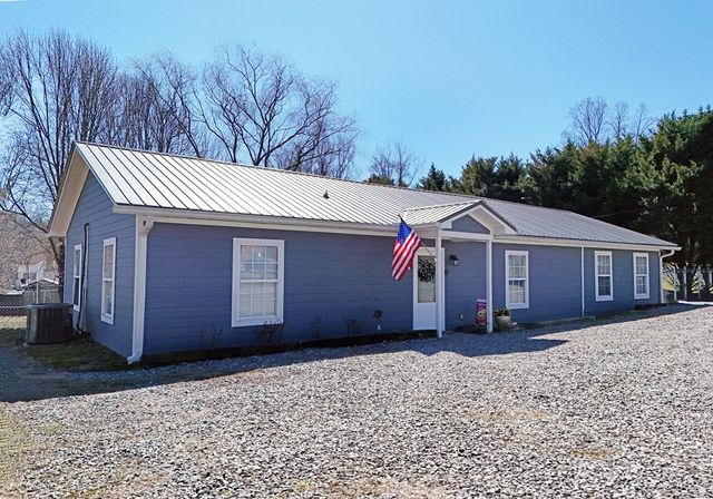 91 Hickory Street, Hayesville, NC 28904