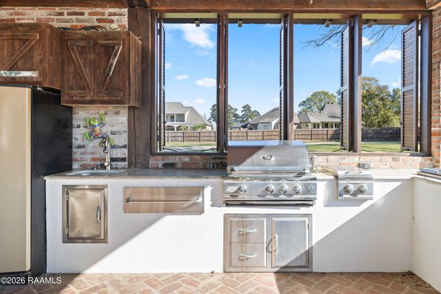 732 Louis Arceneaux Road, Lafayette, LA 70507