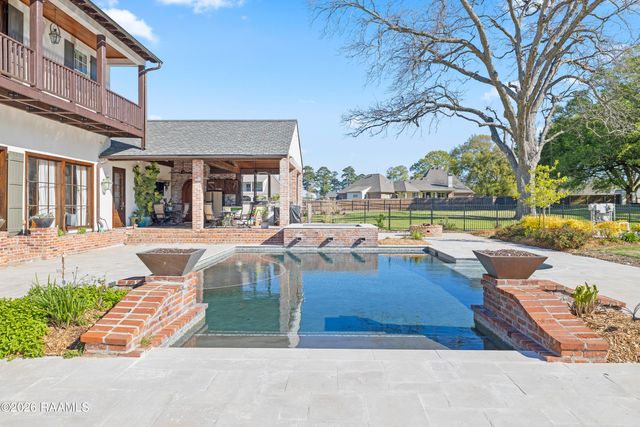 732 Louis Arceneaux Road, Lafayette, LA 70507