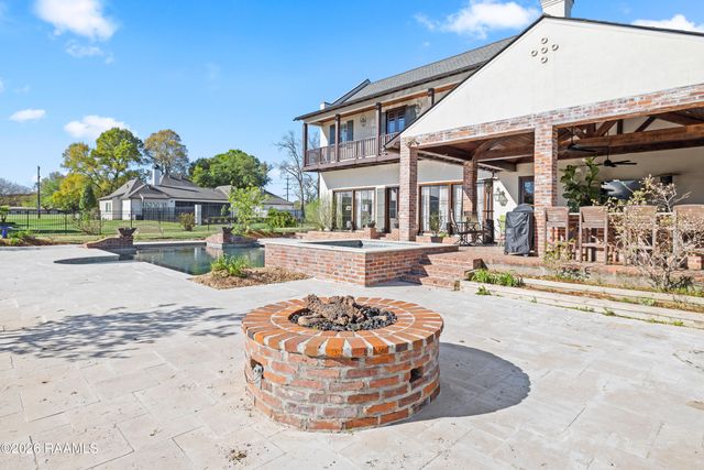 732 Louis Arceneaux Road, Lafayette, LA 70507