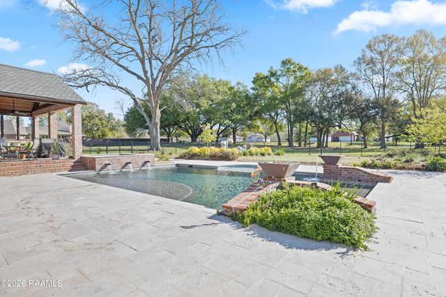 732 Louis Arceneaux Road, Lafayette, LA 70507