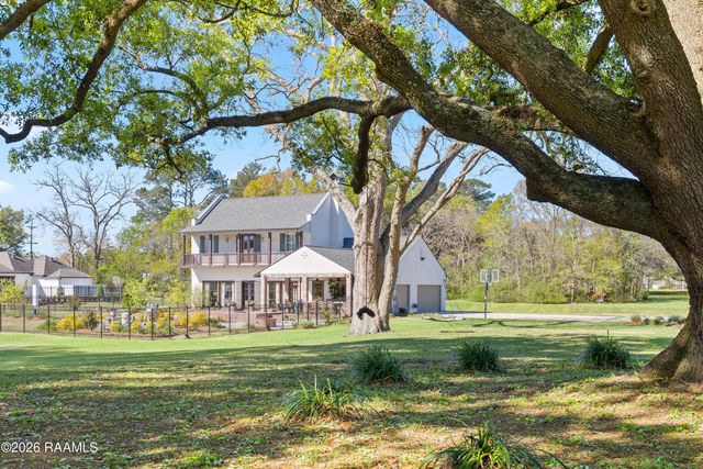 732 Louis Arceneaux Road, Lafayette, LA 70507
