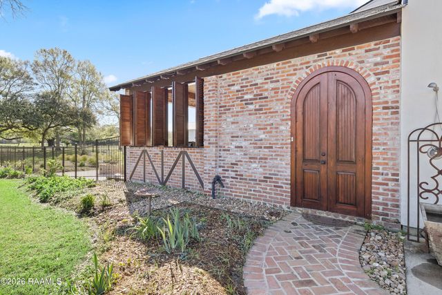 732 Louis Arceneaux Road, Lafayette, LA 70507