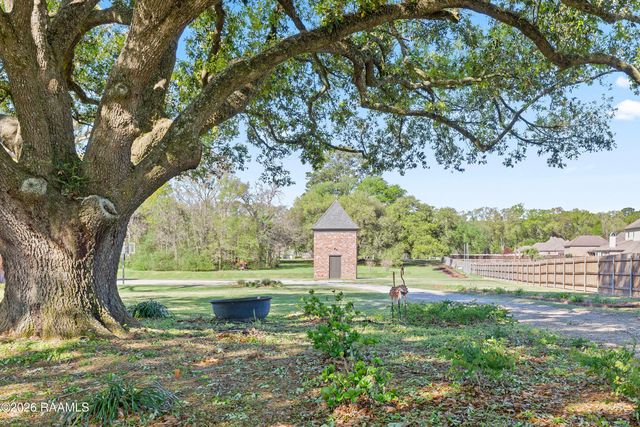 732 Louis Arceneaux Road, Lafayette, LA 70507