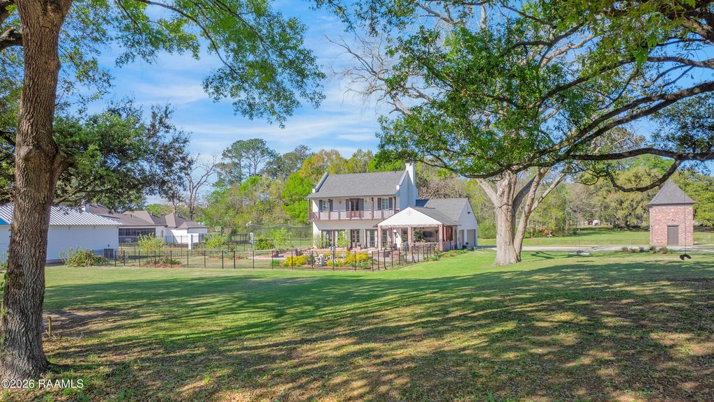 732 Louis Arceneaux Road, Lafayette, LA 70507