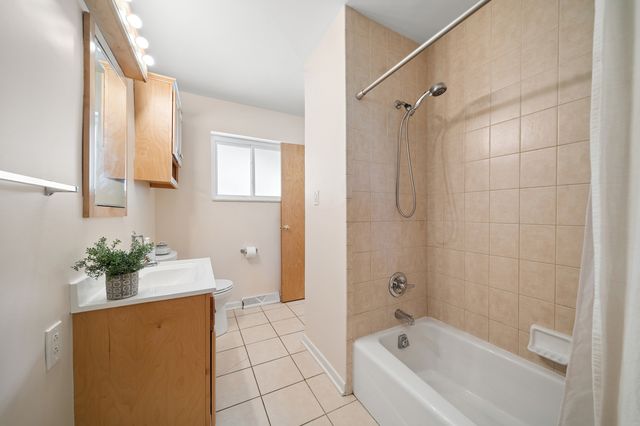 1017 S Norbury Avenue, Lombard, IL 60148
