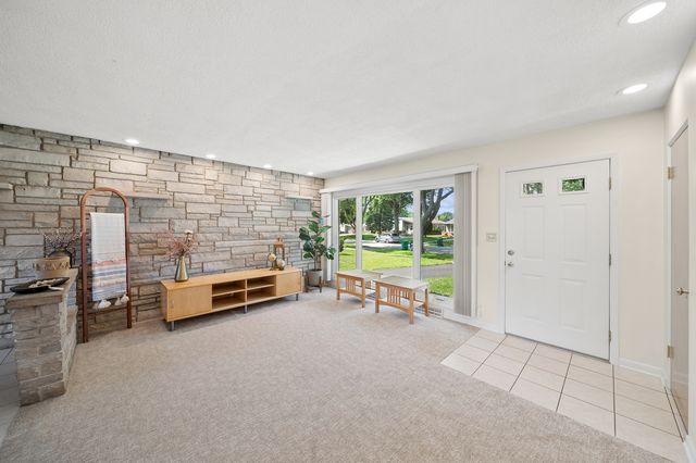 1017 S Norbury Avenue, Lombard, IL 60148
