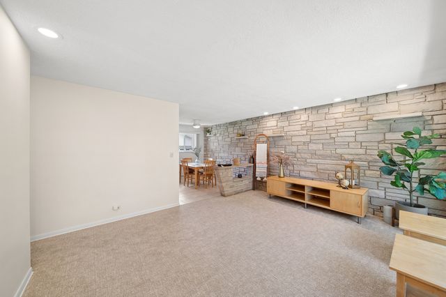 1017 S Norbury Avenue, Lombard, IL 60148