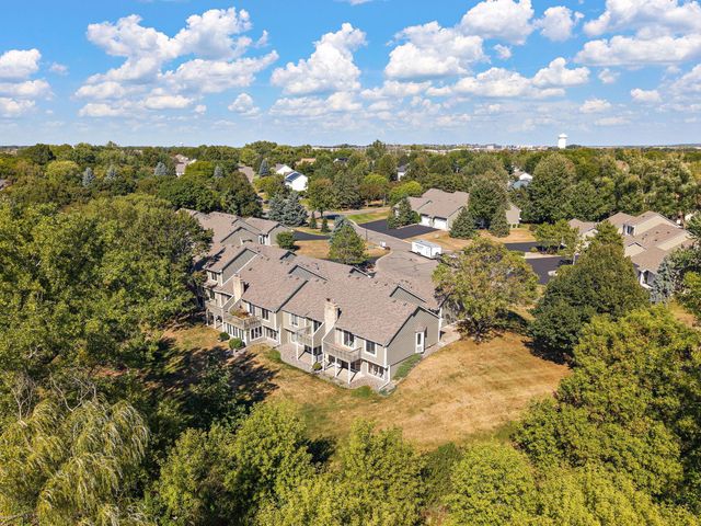 978 Winterberry Drive, Woodbury, MN 55125