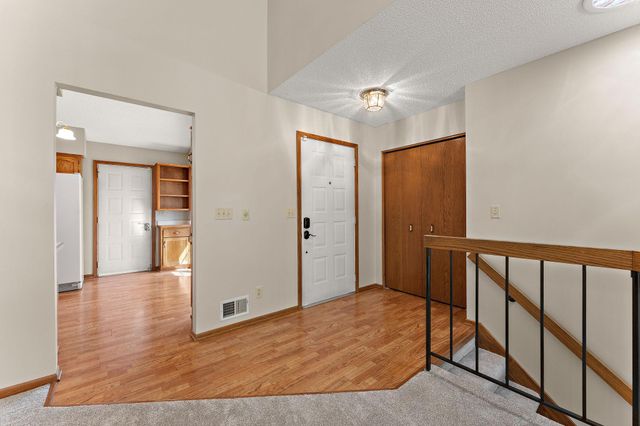 978 Winterberry Drive, Woodbury, MN 55125
