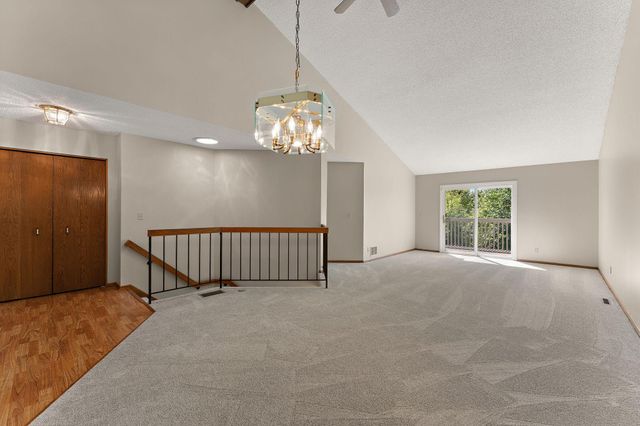978 Winterberry Drive, Woodbury, MN 55125