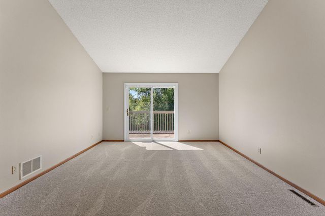 978 Winterberry Drive, Woodbury, MN 55125