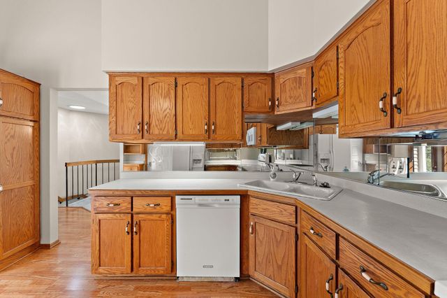 978 Winterberry Drive, Woodbury, MN 55125