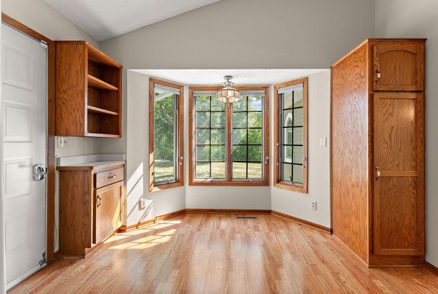 978 Winterberry Drive, Woodbury, MN 55125