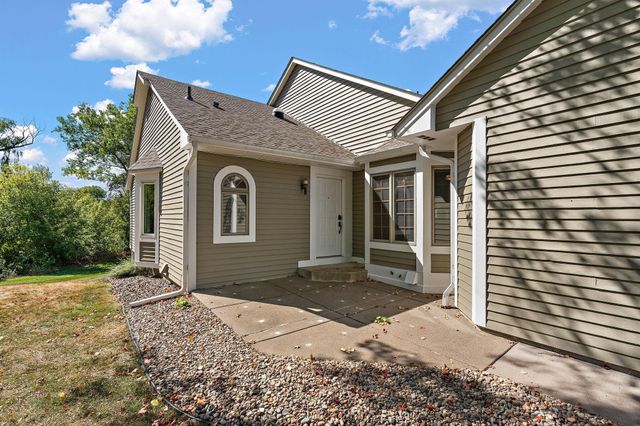 978 Winterberry Drive, Woodbury, MN 55125