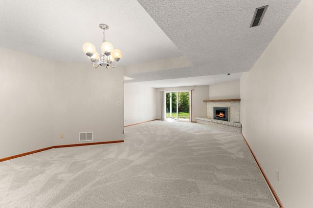 978 Winterberry Drive, Woodbury, MN 55125