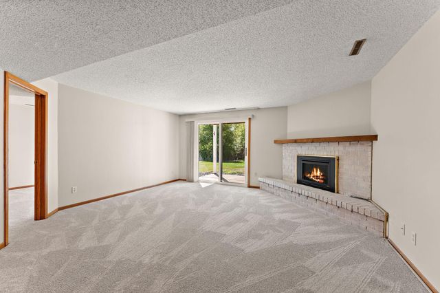 978 Winterberry Drive, Woodbury, MN 55125