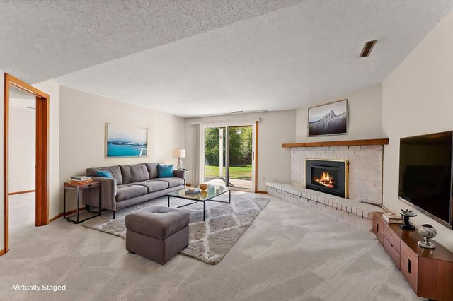 978 Winterberry Drive, Woodbury, MN 55125