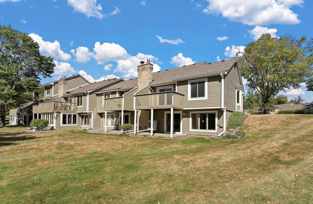 978 Winterberry Drive, Woodbury, MN 55125