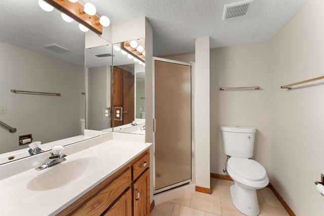 978 Winterberry Drive, Woodbury, MN 55125