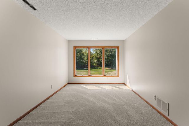 978 Winterberry Drive, Woodbury, MN 55125