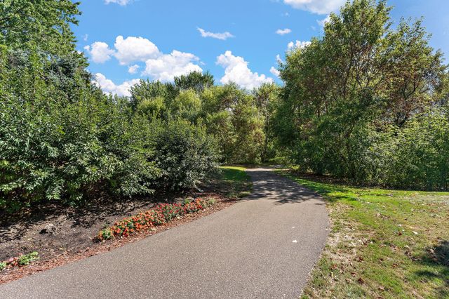 978 Winterberry Drive, Woodbury, MN 55125