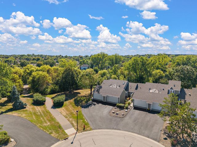 978 Winterberry Drive, Woodbury, MN 55125