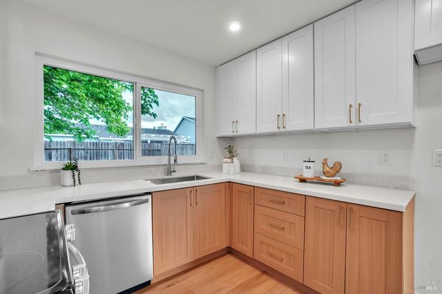 607 Seagull Dr, Suisun City, CA 94585