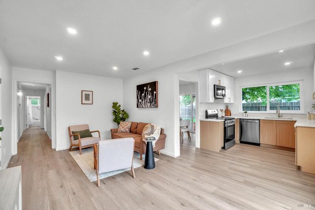 607 Seagull Dr, Suisun City, CA 94585