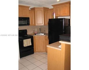400 Kings Point Dr 104, Sunny Isles Beach, FL 33160